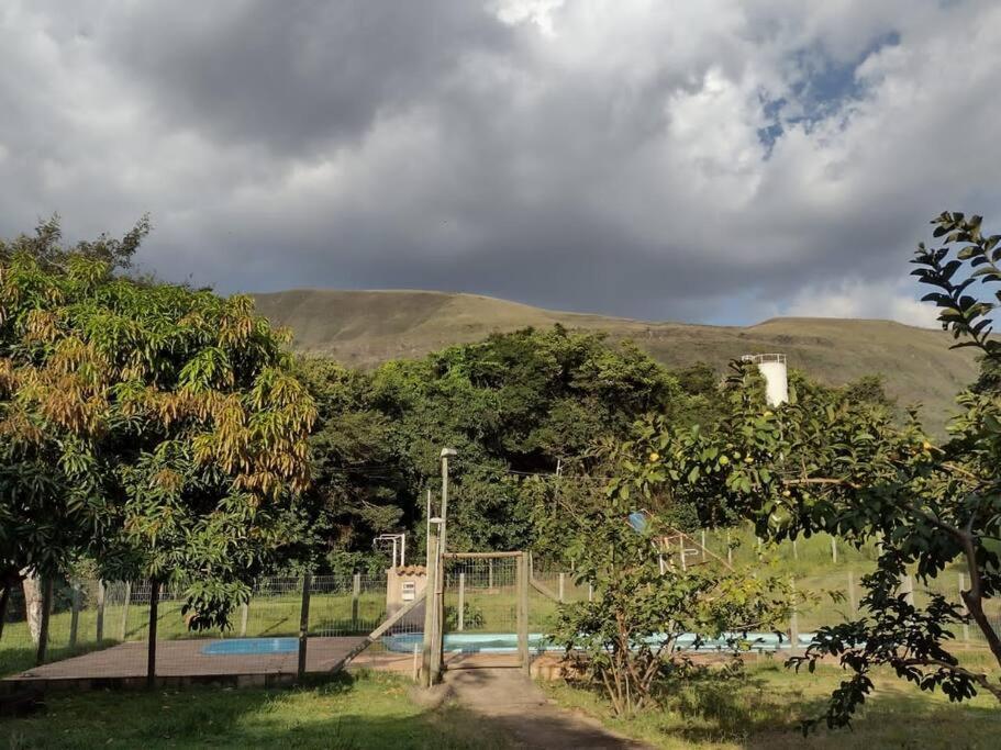 Sitio Da Tia Lucia Perto Da Montanha Villa Brumadinho Dış mekan fotoğraf