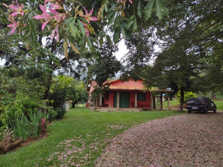 Sitio Da Tia Lucia Perto Da Montanha Villa Brumadinho Dış mekan fotoğraf